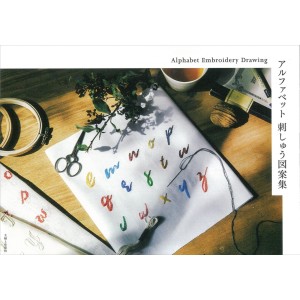 ﻿Alphabet Embroidery Designs - Edição Japonesa アルファベット刺しゅう図案集
